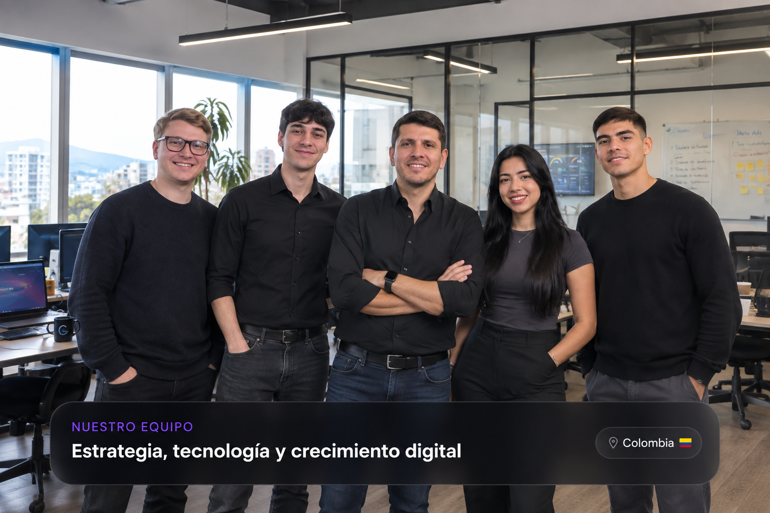 Equipo de Crear Solutions en la oficina